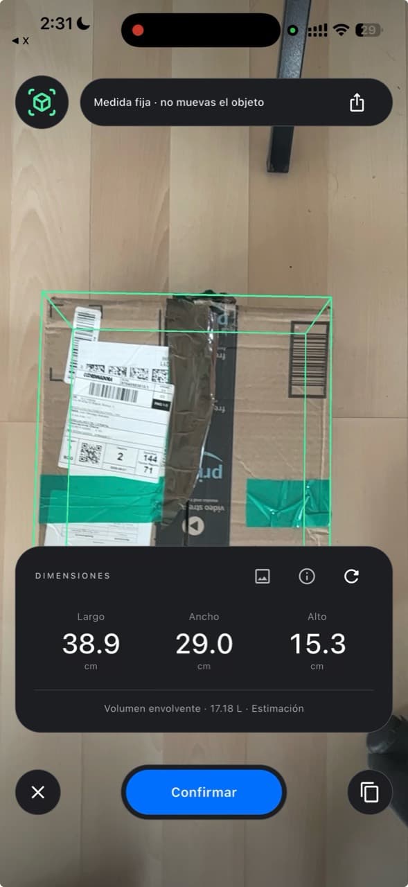 Mobile Dimensioner estima el paquete en cámara: 38,9 por 29,0 por 15,3 centímetros